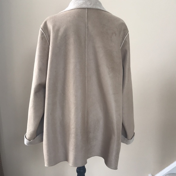 Avenue Faux Shearling Coat (Size 18/20) - Picture 5 of 8